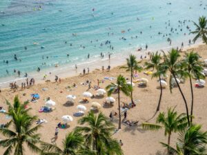 Beachgoers in Waikiki viewed from above