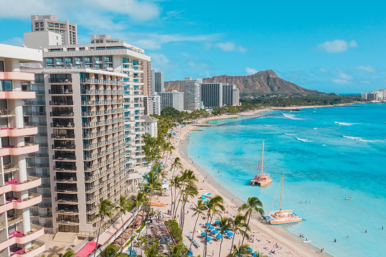 9 Travel Hacks to Visit Hawaiʻi for Cheap