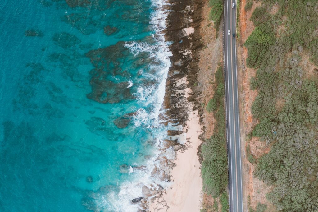 Aerial view of cars driving on scenic route in Hawai'i